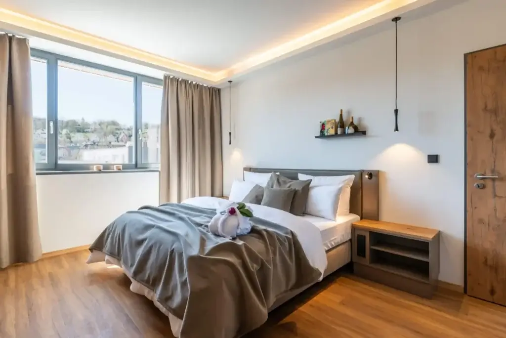 Bett eines Doppelzimmers im Hotel Meintz